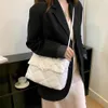 Bolsas de noche Cadena de moda Bolsas cruzadas Invierno Algodón Acolchado Acolchado Mujeres Bolsas de hombro Casual Todo fósforo Simple Mujer Niñas Bolsos 231121