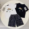 Marca de luxo Defina o verão para crianças roupas de bebê vestido infantil camiseta top menino menino shorts de manga curta de duas peças conjunto 18 estilos brancos preto