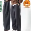Män s jeans 2023 vinter casual sammet sweatpants män kläder dragskon fast färg tjockt hålla varma joggar byxor jd611 1r 231120