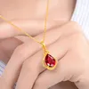 Temperamento da gargantilha banhado com 24k Gold Water Drop Shape Ruby Color Treasure Pingente feminino