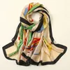 Foulards Four Seasons Foulard en soie pour femmes de haute qualité Lettres Fleurs Imprimé Châle Top Multifonctionnel Crème solaire Serviette de plage Wraps Corps