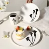 Тарелки и кружки черно -белый керамический ужин современный обеденный залог Творческая цветочная тарелка