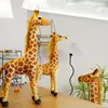 Poupées en peluche énormes jouets de girafe de la vie réelle, animal en peluche mignon, modèle de simulation douce, cadeau d'anniversaire de haute qualité, décoration de chambre d'enfant 231121