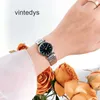 Montres à quartz de designer Nouvelle montre ultra-mince exquise pour femme Bande en acier étanche Diffusion en direct avec simple petit cadran Tendance de la mode