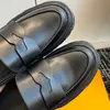 Nieuwe Dames RECORD Geklede Schoenen Luxe Designer Merk Letter Bloem Hak Navigatiestijl Keten Klassieke Loafers Schoen Rubberen Dikke Zool Non Slides Dames Kalfsleer Schoen