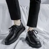 Scarpe eleganti 2023 Nero stile britannico Fondo spesso Punta tonda Lavoro in pelle Fatto a mano Casual Formale Oxford Stringate da uomo
