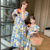 Família combina com roupas de verão Mamãe e filha Vestidos florais Família combinando roupas mãe e menina vestido igual para mulheres roupas de flores 230421