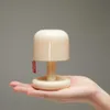 Lampy stołowe mini pulpit lampa o zachodzie słońca kreatywna USB w stylu grzybowym LED LED Light Light do kawy bar do wystroju domu sypialnia aa230421