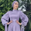 Vêtements ethniques Mode musulmane Femmes Robe de satin islamique Hijab Arabe Plissé Abaya Dubaï Ballon Manches avec ruban Eid Soirée Turc