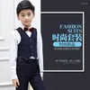 Set di abbigliamento Abbigliamento per bambini 2023 Abito da ragazzo coreano primaverile Performance per l'ospite Uniforme scolastica per bambini in tre pezzi