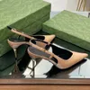 Sandaler av högsta kvalitet fashionabla mocka slingbacks pekade ankelremmen Lyxig designerskor Metal 8,5 cm Slim High Heels äkta lädersandal