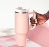 US Stock 40oz Quencher Tumblers Pink Cosmo Parada Flamingo Rostfritt stål Valentines Day Presentkoppar med silikonhandtagslock och halm 2: a generationens bilmuggar GG0105