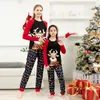 Tenues assorties à la famille 2023 Pyjamas de Noël pour manches longues Imprimé cerf Raglan Tops String Lights Pantalon 2 pièces Ensemble Home Wear 231121