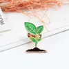 Pinnen broches schattige groene wormplant email pins vrouw man cartoon ongewervelde boom bud bladeren kinderen mode broches denim rapel badge sieraden z0421