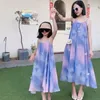Família combinando roupas de verão Mãe e filha Vestido com Halo tingido de borboleta Dressly Holiday Beach Family Matching Roupfits 230421