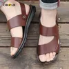 Sandaler Summer Mens Leather Sandal Soft Bekväm lättmock Mockasin Mänskor Beach Vandring Halva tofflor Storlek 38-44