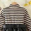 衣料品セット幼児の女の女の子2pcs fall衣装長袖の模擬ネックストライプトップスレザースカートセットカジュアルデイリーウェア