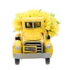 Festdekoration retro matbord dekorera gula lastbilsmodell hyllor dekorativa föremål bi festival tecknet våren