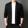 Pulls pour hommes Angleterre Style Poche Hommes V-Col Cardigan Marque De Mode Automne Hiver Designer Veste En Tricot Vêtements Taille M-4XL