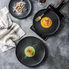 Platos de arte japonés Retro, cerámica esmerilada negra, plato de ensalada de carne occidental, plato Simple para postre casero, plato de Ramen para Sushi, vajilla de cocina