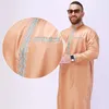 Etniska kläder traditionella islamiska eid Jubba Thobe Arab Abaya Caftan Muslim Set Robes Men Fashion National Retro Style Suit Ramadan