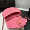 2023 Nuevos bolsos de moda Bolsos de lujo Bolsos de diseñador Cadena de metal Bolsa de oro Hombro de cuero Tote Messenger Luxurys Diseñadores Tote Flap Monedero