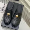 Bahar Sonbahar Kadın Terlik Lüks Tasarımcı Klasik Elmas Kafes Metal Aşk Mektubu Kalın Topuk Loafers Cowhide Sole Slide Slingback bayanlar Açık Ayakkabı
