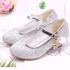 Sandaler flickor Sandaler Butterfly Latin Dance Kids Shoes Children High Heel Princess Shoes Glitter Leather Party Dress Wedding 230421