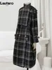 Kvinnors ullblandningar Lautaro Autumn Winter Long Loose Warm Plaid Wool Blends Trench Coat For Women Raglan Sleeve Belt Double Breasted Woolen Overcoat 231122