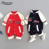 Strampler Patchwork Baby Jungen Kleidung Baseball Uniform Brief Overall Für Kind geboren Overalls Säuglingsspielanzug Frühling Herbst 231122