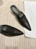 Pantofole Scarpe da donna Marchi di lusso Tacco sottile Pelle di alta qualità Tinta unita Tacchi casual a punta Stile semplice