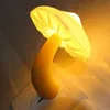 참신 품목 자동 센서 LED 야간 조명 플러그 in 버섯 모양 침실 램프 미국 EU 어린이 노란색 핑크색 녹색 그라디언트 298r