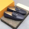 Driver Moccasin Men's Designer Driving Shoe Velvet äkta läderslip på klänningskor män loafer casual skor med färgglada gummikuddar spetstips 38-46 08