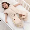 Sacos de dormir Algodão Engrossar Saco de Dormir Saco de Carrinho de Bebê para Bebê Nascido Padrão de Desenhos Animados Crianças Cama Dividida Perna Quente Roupas de Inverno 231122
