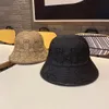 Erkek Kadın Tasarımcılar Kova Şapkaları Moda Çok renkli Tam Mektup Beyzbol Kapağı Casquette Bonnet Beanie Luxurys Fedora Takılı Kapaklar Güneş Şapkası