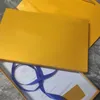 Caja de regalo de lujo Ropa Bufanda Bolsa portátil Conjunto de tarjetas de cinta Bufandas Papel de embalaje Regalos navideños Paquetes de marca Tienda Cajas de presentación de productos