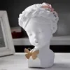 Europeo Baciare Farfalla Angelo Ragazza carina Statue in resina Regali di nozze Home Desktop Figurine Decorazione Bambino Scultura Artigianato 2102520