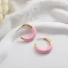 Hoop örhängen vintage gyllene pläterad emalj rosa färg för kvinnor kreativa c form cirkel hoops mode smycken gåvor