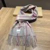 Nuova sciarpa scozzese classica Sciarpe di cashmere firmate da donna per uomo Scialli stampati in cashmere per tocco morbido Caldo etichettato Autunno Inverno Scialle lungo CSG2311227-5