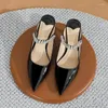 Tofflor sommarmask fårskinn platta kvinnor lyxiga strass svart patent läder högklackade sandaler skor mulor