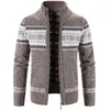 Chandails pour hommes automne hiver veste hommes version coréenne mince tricot cardigan en peluche manteau rembourré mâle pull décontracté chemise