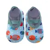 Primeiros Walkers Crianças Cartoon fofos chinelos de bebê macios confortáveis ​​sapatos de sandálias de praia de primavera não deslizamento para meninos meninas