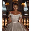 Sparkly paljetter Bollklänning bröllopsklänningar med avtagbart satintåg elegant off-the-shoulder Dubai Robe de soriee arabiska moderna brudklänningar 328 328