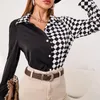 Blouses pour femmes Chemisier en patchwork d'échiquier noir et blanc Design de mode Chemise élégante pour femme Col rabattu Manches longues Printemps