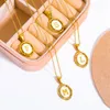 Collana con ciondolo lettera A-Z personalizzata fai-da-te in acciaio inossidabile placcato oro giallo di nuova moda per ragazze e donne con catena bel regalo