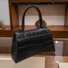 Sacs de sablier avec poignées courtes Sac de designer Petit sac à main carré orange pour femme 2024 Tendance Sac à bandoulière en cuir motif crocodile noir