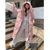 Kvinnors dikerockar 2023 Vinterkoreansk bomullsrock Midlängd Fashion Tjock löstagbar hatt huva över knä solid söt rosa lös varm