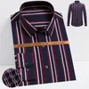 Camicie casual da uomo Abbigliamento quotidiano Camicia a righe da uomo Semplice serie scura Top a maniche lunghe da ragazzo Stile classico Abbigliamento da gentiluomo con tasca