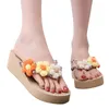 Tofflor Fashion Spring och Summer Women Tjock Soled Wedge Heel Colorful Flower Flip Flops Light bekvämt