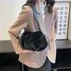 Borse da sera Borsa a tracolla aperta con coulisse alla moda in peluche di alta qualità autunno e inverno. Vendita di borse versatili per giovani